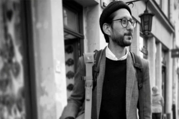 அமெரிக்க ஊடகவியலாளருக்கு மியன்மாா் இராணுவ நீதிமன்றம் 11 வருட சிறைத்தண்டனை