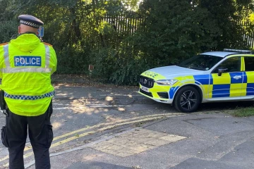 இளம் பெண் பாலியல் வன்கொடுமை; மூன்று சிறுவர்கள் உட்பட ஐவர் மீது குற்றச்சாட்டு