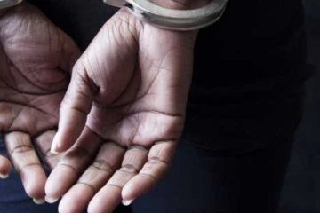 හරක්කටාගේ අනියම් බිරිඳ ටීනා අත්අඩංගුවට - ඇය සතුව තිබී හමු වූ දේ..