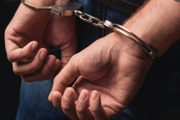 අනවසරයෙන් කැළණි ගඟේ තුනක් මැණික් ගරලා..