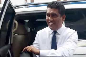 ජොන්ස්ටන් ප්‍රනාන්දු අල්ලස් කොමිසම වෙත පැමිණෙයි