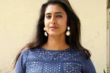 வாயை மூடாமல் கொரானா பயத்தை காமித்த 46 வயது நடிகை? கடும் கோபத்தில் சினிமாத்துறை!