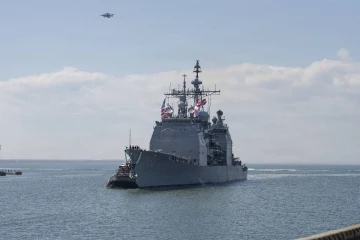 நாடு திரும்பிய அமெரிக்க க்ரூசர் ஏவுகணை கப்பல்