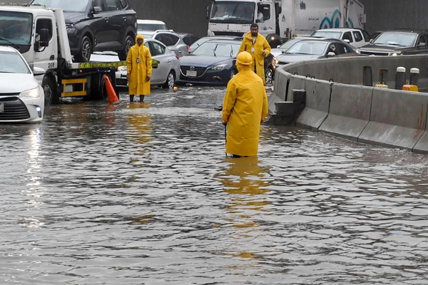 சவுதி அரேபியா ஜித்தாவில் வெள்ளப்பெருக்கு | Heavy Rain Causes Flooding In Jeddah Saudi Arabia