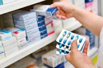 நாடு முழுவதும் 100க்கும் மேற்பட்ட மருந்துகளுக்கு தட்டுப்பாடு