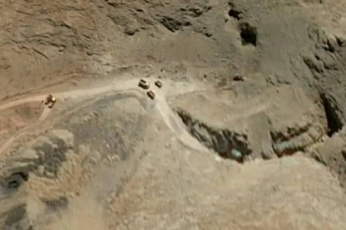 இரண்டு வார போர் நிறுத்தம்... புதைத்து வைத்திருந்த ஏவுகணைகளை வெளியே எடுத்த ஈரான் | Iran Dig Out Buried Missile இரண்டு வார போர் நிறுத்தம்... புதைத்து வைத்திருந்த ஏவுகணைகளை வெளியே எடுத்த ஈரான் | Iran Dig Out Buried Missile