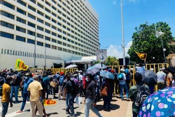 சிங்கள முஸ்லிம் மக்களை இப்போதுதான் புரிந்து கொண்டோம்! போராட்டத்தில் ஈடுபடும் சக மக்கள்