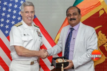 අමෙරිකානු පැසිෆික් නාවික අණදෙන නිලධාරියා හා ආරක්‍ෂක නියෝජ්‍ය ඇමති අතර හමුවක්