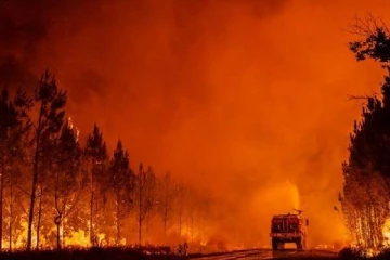 பிரான்சில் பாரிய காட்டுத்தீ மேலும் பரவக்கூடும்! எச்சரிக்கை விடுப்பு