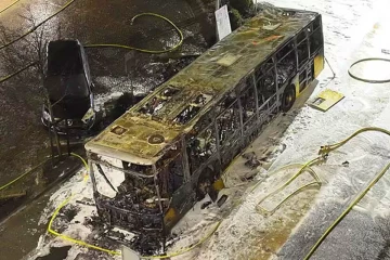 බිහිසුණු අනතුරක් - බස් රථයක් ගිනි ගනී - හයක් මරුට