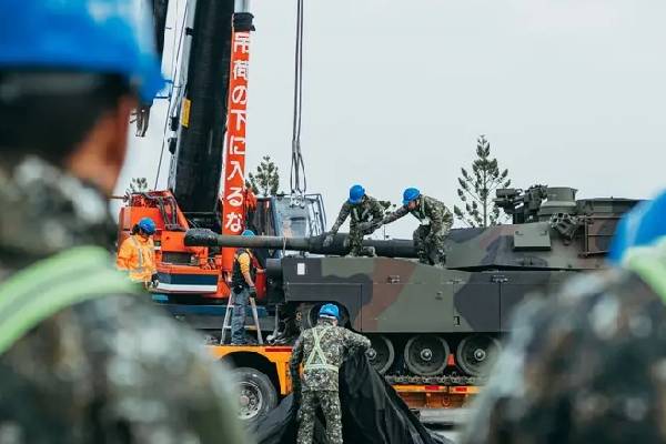 பாதுகாப்பை வலுப்படுத்த அமெரிக்காவின் அழுத்தம்: ரூ 3 லட்சம் கோடிக்கு ஆயுதங்கள் வாங்கும் தைவான் | Taiwan Buying Us Weapons