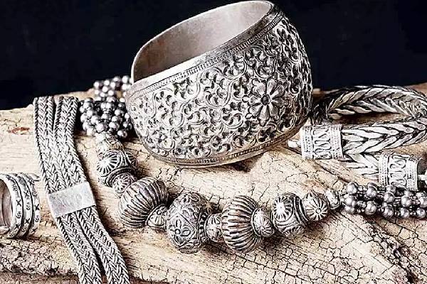 இனி வெள்ளி நகைகளை அடமானம் வைத்தும் வங்கிக் கடன் பெறலாம்: விரிவான விளக்கம் | Rbi On Loans Against Silver இனி வெள்ளி நகைகளை அடமானம் வைத்தும் வங்கிக் கடன் பெறலாம்: விரிவான விளக்கம் | Rbi On Loans Against Silver