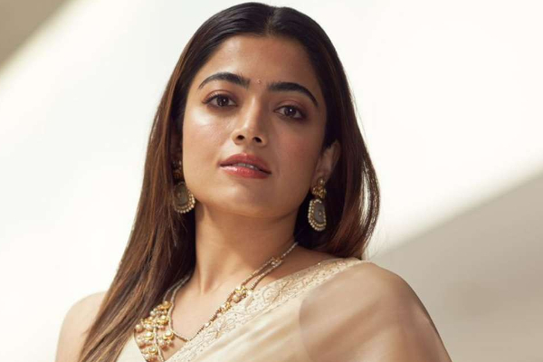 பாலிவுட் பக்கம் படவாய்ப்புகளை அள்ளும் நடிகை ராஷ்மிகா மந்தனா.. காரணம் இந்த படம் தானா | Rashmika Mandanna Next Bollywood Movie