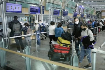 கனடாவில் குடியுரிமை வாங்கி தருவதாக கோடிகளில் மோசடி! 3 இலங்கை தமிழர்கள் உள்ளிட்ட 6 பேர் மீது வழக்குப்பதிவு