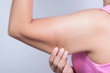 கைகளில் உள்ள சதையை குறைக்க வேண்டுமா? இதோ சில எளிய பயிற்சிகள்