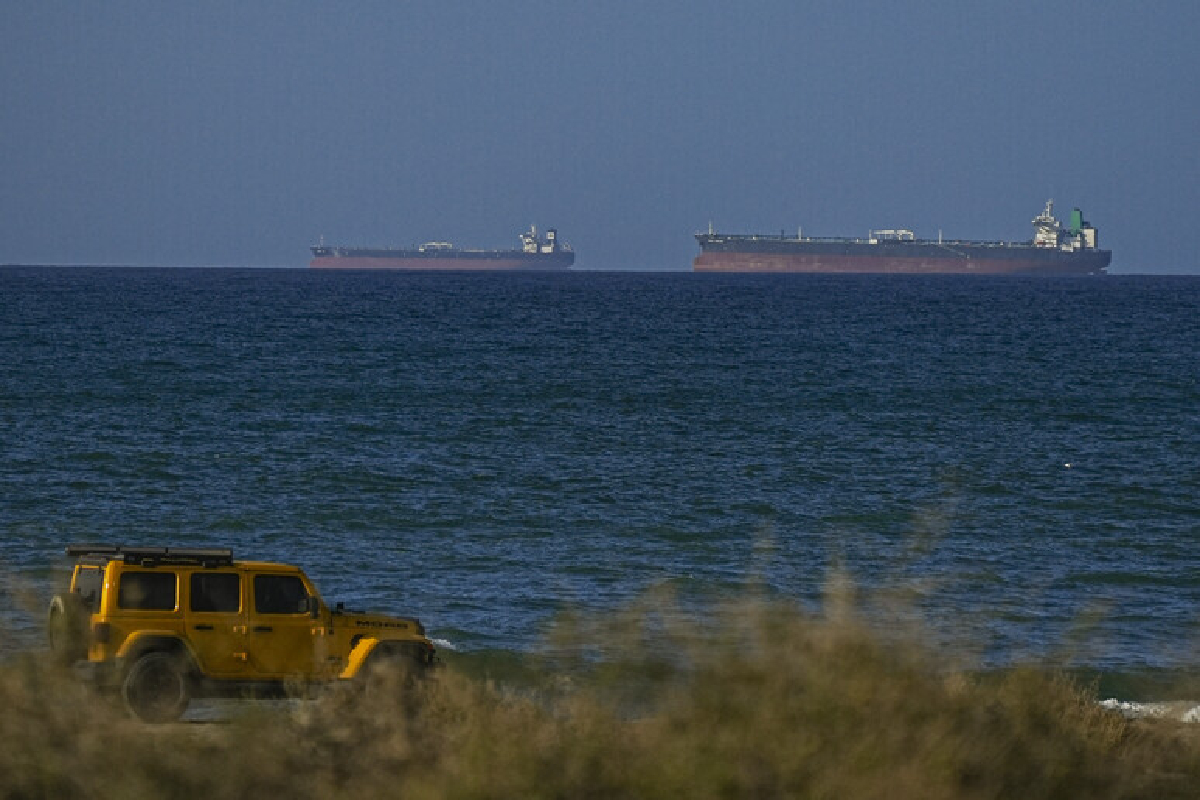 ஹோர்முஸ் நீரிணையில் இந்திய எண்ணெய் கப்பல்கள் மீது துப்பாக்கிச் சூடு | 2 Indian Ships Forced Back From Hormuz Strait