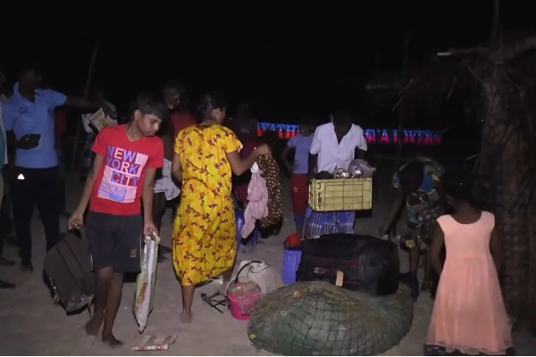 இலங்கையிலிருந்து அகதிகளாக தப்பியோடும் மக்கள் | People Fleeing Sri Lanka As Refugees