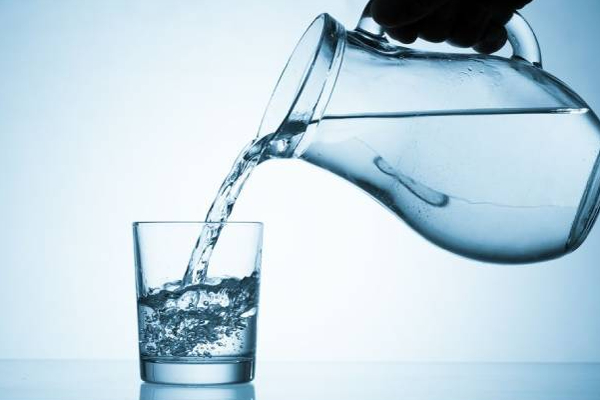 தண்ணீரை அளவுக்கு மீறி குடித்தால் என்ன நடக்கும் தெரியுமா? | Drink Too Much Water Problem Healthy Tips Warns