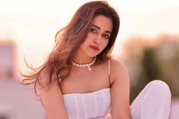 நடிகை காவியா அறிவுமணியின் லேட்டஸ்ட் லுக் போட்டோஷூட்..