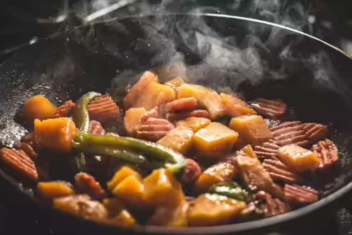 இந்த உணவுகளை மீண்டும் சூடு செய்து சாப்பிடாதீங்க... உயிருக்கே உலை வைக்குமாம் | These Food Don T Reheat Health Issue இந்த உணவுகளை மீண்டும் சூடு செய்து சாப்பிடாதீங்க... உயிருக்கே உலை வைக்குமாம் | These Food Don T Reheat Health Issue