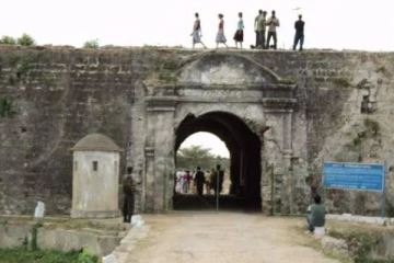 யாழில் சுற்றுலாப் பயணிகளுக்கு ஏற்றவாறு சுற்றுலாத் தலங்கள்! ஆளுநர் அதிரடி