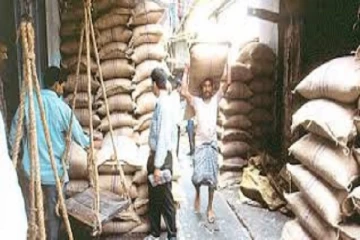 அரிசியை பதுக்கும் ஆலை உரிமையாளர்களுக்கு காத்திருக்கும் ஆபத்து : வருகிறது சட்டத்தில் திருத்தம்