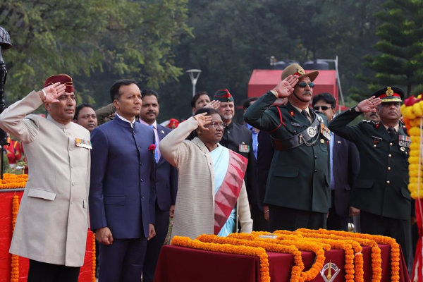 இந்திய குடியரசு தின விழா சாகசம் - 1270 கிலோ கோழி இறைச்சிகளை வீசுவது ஏன்? | 1270 Kg Chicken To Use In India Republic Day Delhi