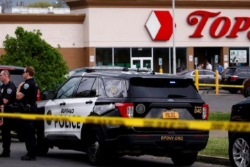 10 பேரை பலியெடுத்த அமெரிக்க நியுயோர்க் இனவெறி துப்பாக்கி சூட்டு சம்பவம்!