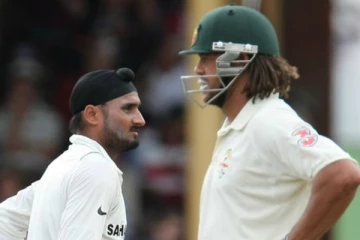 களத்தில் சண்டை போட்ட ஹர்பஜன் சிங் - ஆண்ட்ரூ சைமண்ட்ஸ் : 14 ஆண்டுகளுக்குப் பின் வெளிவந்த உண்மை