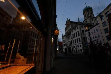 மங்கலான விளக்குகள்... குளிக்கும் நேரம் குறைப்பு: ரஷ்யாவால் இருளில் மூழ்கும் ஜேர்மனி