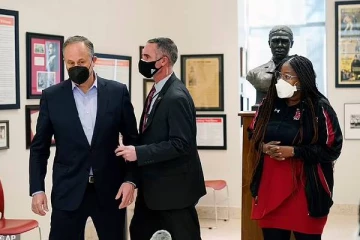 உளவுத்துறை அதிகாரிகளால் அவசர அவசரமாக வெளியேற்றப்பட்ட கமலா ஹாரிஸின் கணவர்: வெளியான திக்திக் நிமிடங்கள்