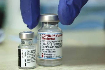 மாடர்னா தடுப்பூசி போத்தல்களில் மர்ம துகள்... இருவர் மரணம்: அதிரடி முடிவெடுத்த நாடு