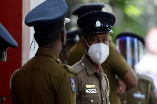 இலங்கையில் சிக்கிய வெளிநாட்டு மர்மபொருள்! ஒருவர் அதிரடி கைது | Sri Lanka Foreign Cigarettes Recovered Man Arrest