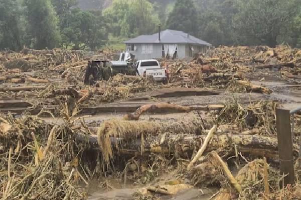 நியூசிலாந்தில் கடும் மழை ; மண்சரிவில் சிக்கி பலர் மாயம் | Heavy Rain New Zealand Several Missing Landslides