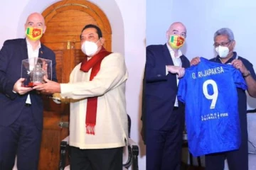 இதெல்லாம் தேசிய கொடிக்கு அபகீர்த்தி இல்லையா? வெடித்த சர்ச்சை!