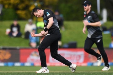 புயல்வேக பந்தில் தெறித்த ஸ்டம்ப்! மிரண்டு நின்ற துடுப்பாட்ட வீரரின் வீடியோ