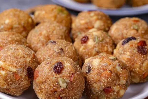 குழந்தைகள் விரும்பி உண்ணும் சத்தான தேங்காய் லட்டு.., எப்படி செய்வது? | Coconut Ladoo Recipe In Tamil