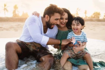 பிக் பாஸ் புகழ் சுஜா வருணியா இது? ஹீரோயின் லுக்கிற்கு மாறி கணவர் குழந்தையுடன் வெளியிட்ட அரிய புகைப்படம்