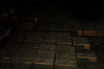 தும்புத்தொழிற்சாலையை முற்றுகையிட்ட பருத்தித்துறை பொலிஸார் (Photos)