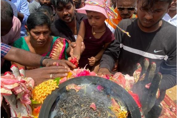 கதறியழும் உறவுகள்! மனதை உருக்கும் முள்ளிவாய்க்கால் பதிவுகள் (படங்கள்) | Mullivaikkal Remembrance Day Tamil Peoples