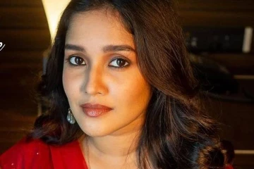 அழகில் நயன்தாராவை மிஞ்சும் அனிகா!! வர்ணிக்கும் இளசுகள்..