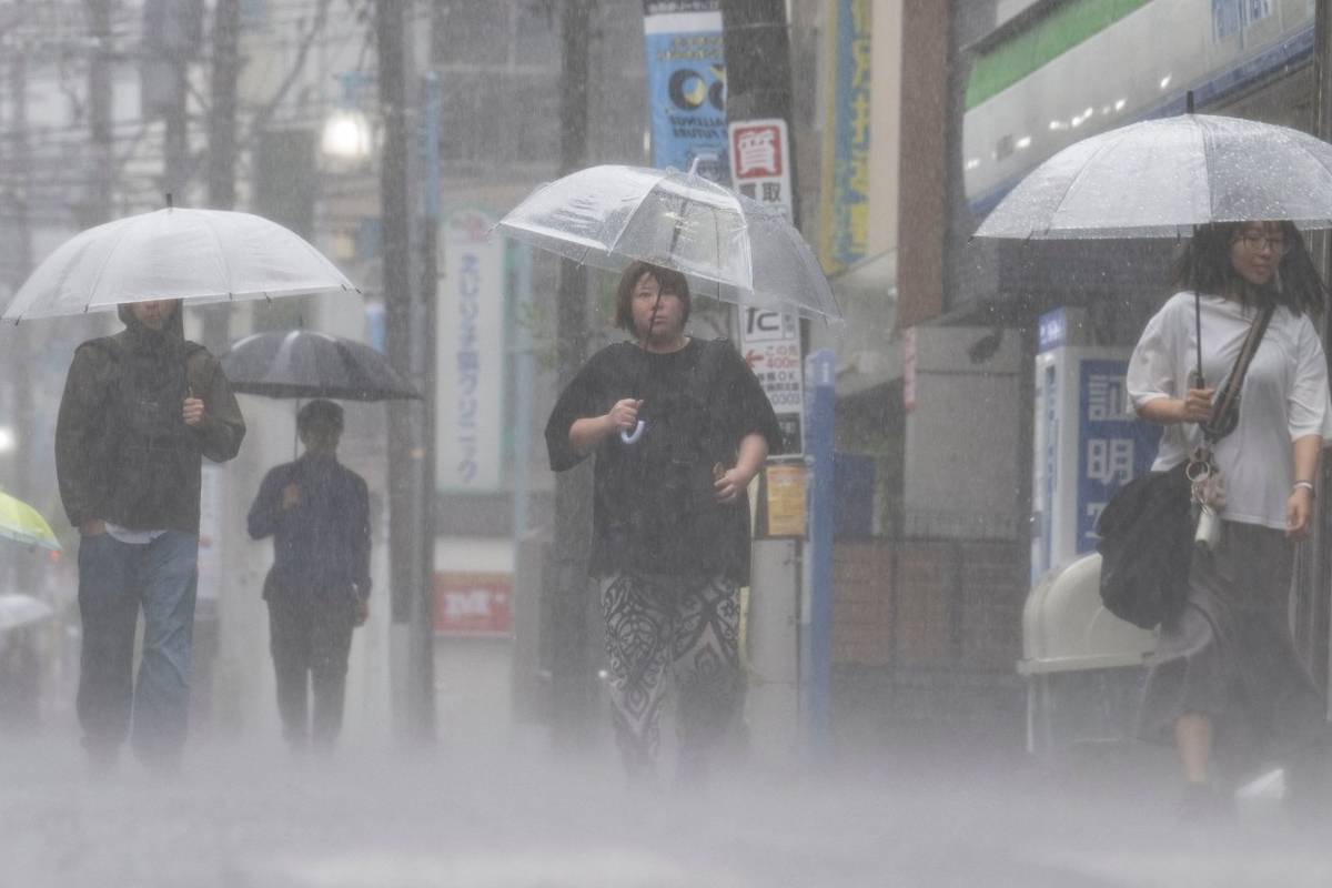 சீனா நோக்கி நகரும்... ஜப்பானைப் புரட்டிப் போட்ட டால்பின் புயல் | Typhoon Dolphin Hits Japan சீனா நோக்கி நகரும்... ஜப்பானைப் புரட்டிப் போட்ட டால்பின் புயல் | Typhoon Dolphin Hits Japan