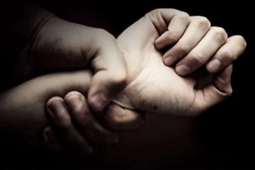 நண்பனின் காதலியை வன்புணர்வு செய்த சக நண்பன்