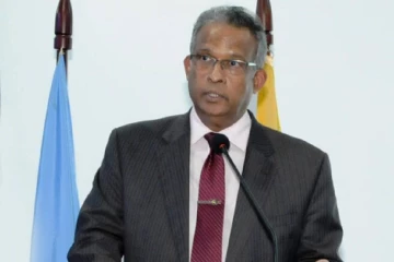 ‘රාජ්‍යතාන්ත්‍රික බස සංවර විය යුතුයි , සිංහල කතා කරනවනම් භාෂා පරිවර්තකයෙක්ගේ සහය ගන්න ඕනේ '' හිටපු විදේශ ලේකම් කියයි