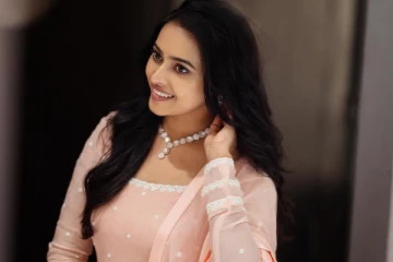 நடிகை ஸ்ரீதிவ்யாவின் அழகிய போட்டோஷூட்