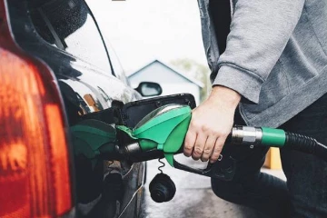 நள்ளிரவு முதல் எரிபொருள் விலை அதிகரிக்க வாய்ப்பு!