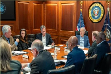 இஸ்ரேல் மீதான ஈரானின் தாக்குதல்: முக்கிய அதிகாரிகளுடன் பைடன் அவசர சந்திப்பு