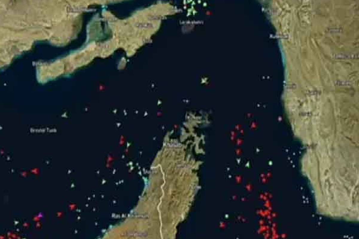 ஈரான் எண்ணெய் கப்பல்களை திருப்பிய அமெரிக்கா - ஹோர்முஸ் நீரிணையில் பதற்றம் அதிகரிப்பு | Us Turns Back Iranian Oil Tankers
