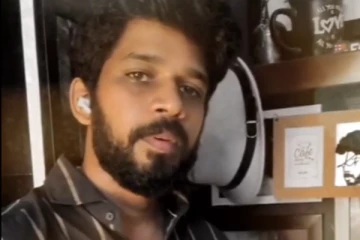 பாடகர்களையும் மிஞ்சிய  பாண்டியன் ஸ்டோர்ஸ் கதிர்... என்ன ஒரு அழகிய குரல்! தெறிக்க விடும் லைக்ஸ் மழை