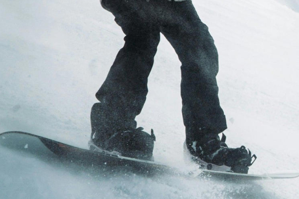 ஜப்பானில் சோக சம்பவம்: நீர்வீழ்ச்சி பள்ளத்தில் விழுந்து கனடியர் பலி | Global Affairs Confirms A Canadian Has Died